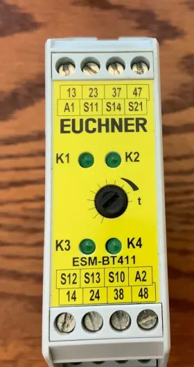 Esm-bt411 Euchner Safety Monitoring Relay 4 Contacts Time-delay Cat Esm-bt411 Euchner Safety Monitoring Relay 4 Contacts Time-delay Cat