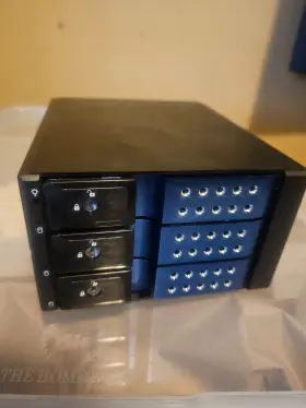 Bpn-de230ss-blue Istarusa 2 X 5.25 Inch To 3 3.5 Trayless Hot-swap Cage