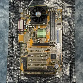 Sy-7vba133u Soyo Socket Pga 370 Vintage Motherboard Universal Agp. Pci Isa